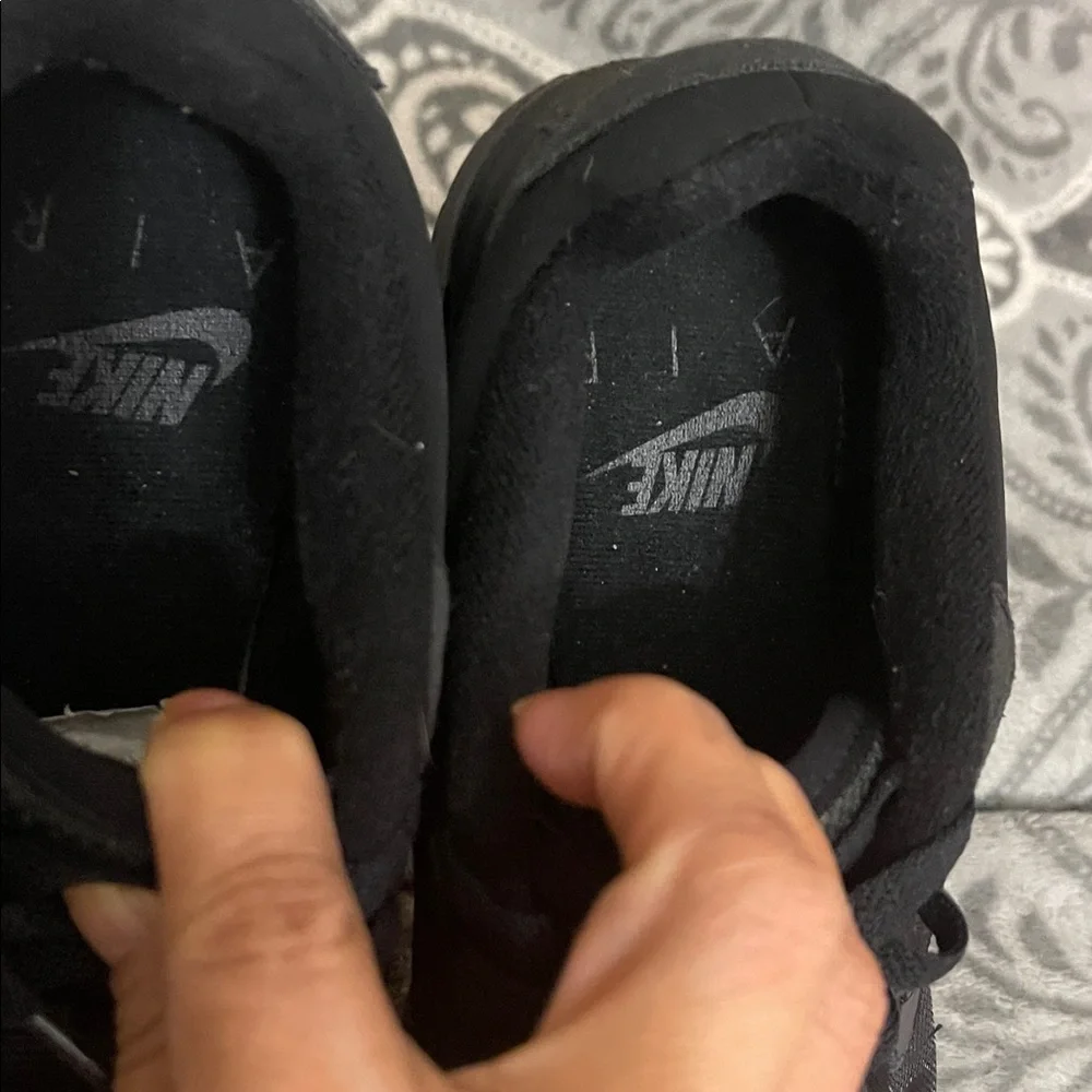 Nike Air Max Solo black Low-top living casual shoes Size 7.5